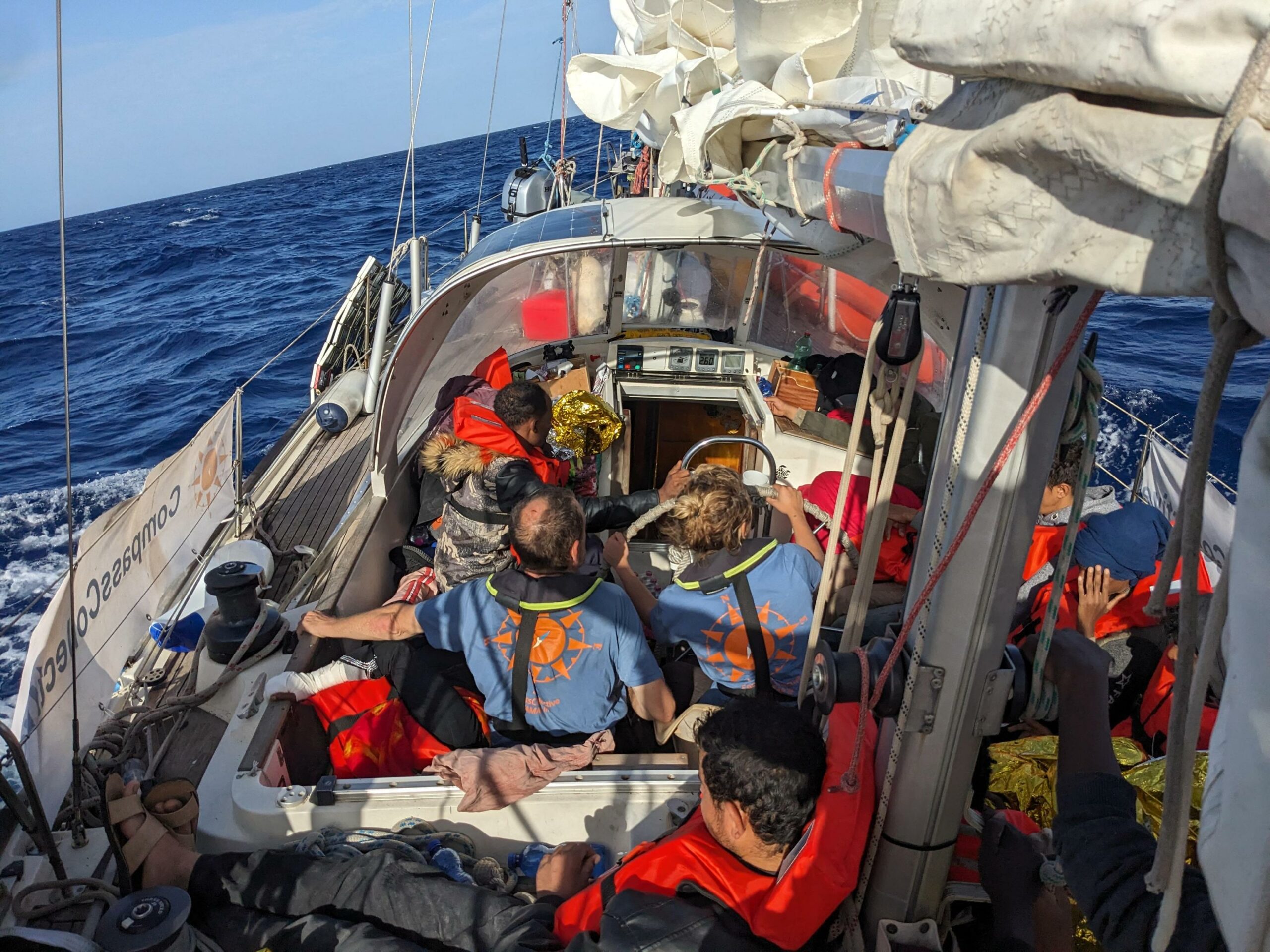 30.10.2023 - 20 Menschen an Bord der TROTAMAR III auf dem Weg nach Lampedusa