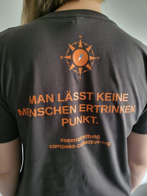Man lässt keine Menschen ertrinken. Punkt. (grau) – Bild 3