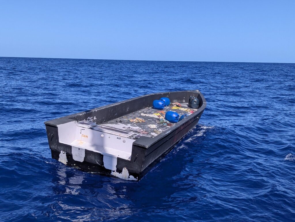 ein leeres Fluchtboot, was wir auf dem Meer gefunden haben