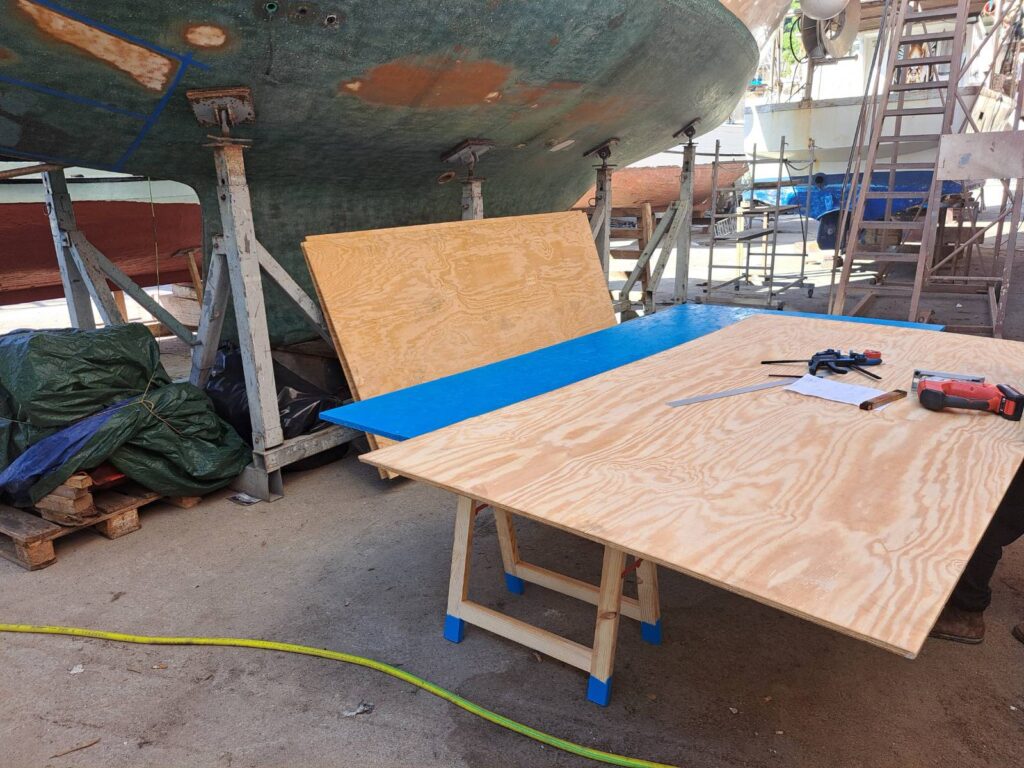 Arbeiten in der Werft an der Trotamar III