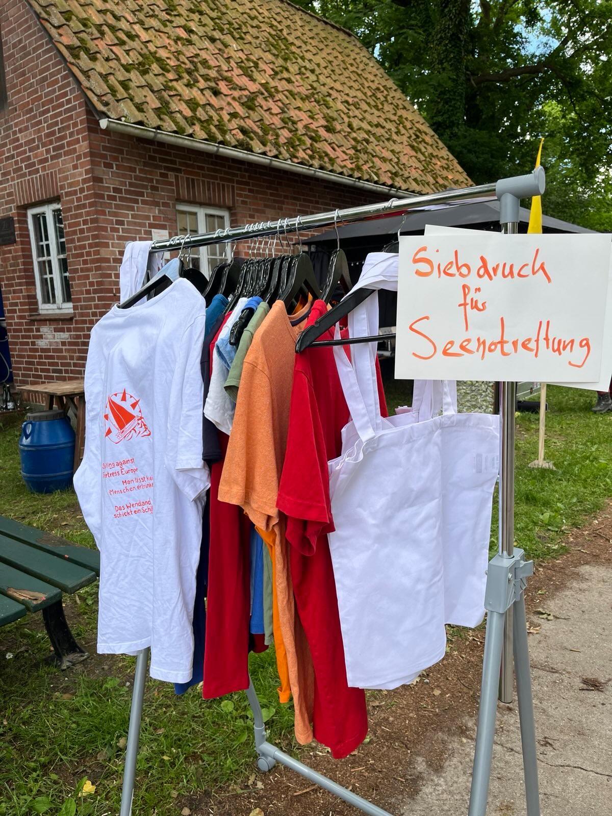 Siebdruck und Infostand auf dem FRUT Festival